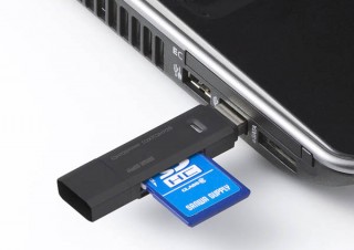 サンワサプライ、SDカード、microSDカードをそのまま挿せるカードリーダー
