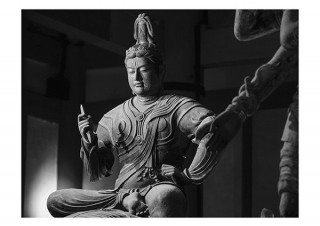 仏像群を撮影した約50点のモノクロ作品を紹介する立木義浩氏の写真展“「遍照」〜世界遺産 東寺〜”