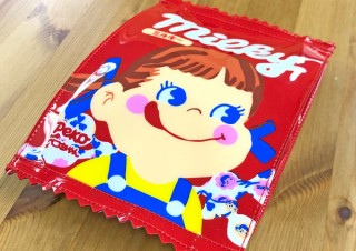 ヴィレヴァン、不二家「ミルキー」をモチーフにしたポーチとクッションを発売