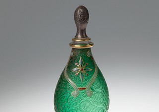 高砂香料工業のコレクションから選りすぐりの“香りの器”を紹介する展覧会が開催