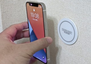 ベッド脇にも車載用途にも、iPhone 12を自由につけて外せるMagSafe準拠ステッカー