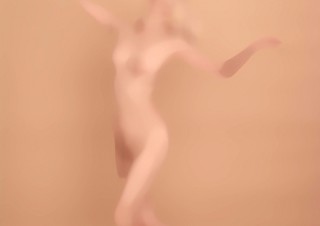 ぼかして抽象化されたイメージを提示する久家靖秀氏の写真展「MELFOTO>Mnemosyne」