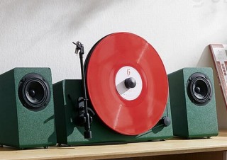Gloture、レコードをタテにセットする「バーティカルレコードプレーヤー」発売