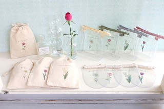 ブルーブルーエジャパン、花言葉がテーマのポーチや巾着「​HANAKOTOBA」シリーズを販売