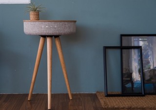 プラススタイル、音も出るスマホも充電できる「テーブル型Bluetoothスピーカー」発売