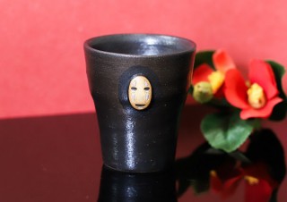 ヴィレヴァン、伝統工芸と「千と千尋の神隠し」のカオナシを掛け合わせたグッズを発売