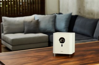 ベンキュー、キューブ型デザインの4K対応プロジェクターを発売