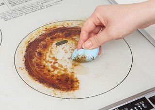 コジット、傷をつけずに汚れを落とすキッチンアイテム「コゲ取り粘土（IH・ガラストップ用）」を発売