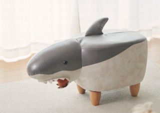 ヴィレヴァン、人気の動物スツールに新作「サメのJones」登場