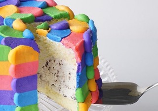 Cake.jp、5色のクリームチーズを使った「カラフルポイズンケーキ（ケミカル）」を発売