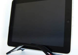 プレアデス、航空機グレードのアルミニウムを採用したiPadスタンド