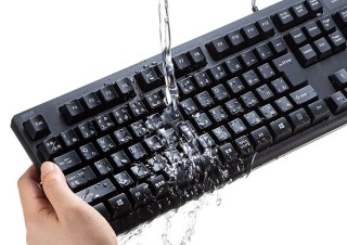 サンワサプライ、抗菌・防水・防塵の仕様で丸洗いできるキーボード「SKB-BS6BK/W」を発売