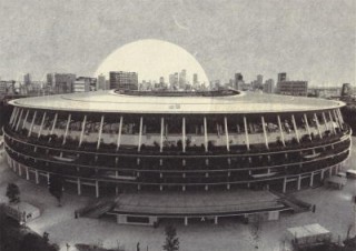 和紙を用いて写真に重なりをつくる平野淳子氏の作品展「ゲニウスロキ 国立競技場」