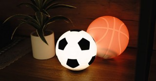 ちゃいなび、やさしい光で部屋を照らすシリコン素材の照明「ナイトライトボール」を発売
