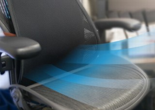 腰のサポートに加え快適な風も送ってくれる「ランバーサポートバックレスト」発売