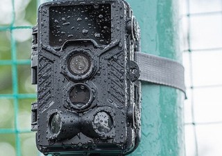 サンワサプライ、屋外に設置して防犯カメラや野生動物の観察に使える「トレイルカメラ」