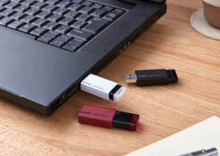 エレコム、USBメモリのような直挿しタイプの外付けSSD「ESD-EPKシリーズ」を発売