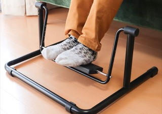 ヴィレヴァン、フットレスト型ブランコ「足プラーンコ」を発売