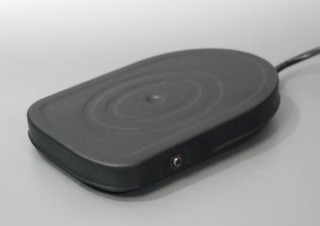 両手がふさがって何もできない？ ならば足でPCを操作だ！ 2千円台で買えるお手頃USBフットスイッチ