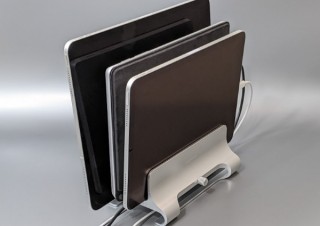 タブレットの保管にも最適、3台まとめて立てられ安定感抜群のノートPCスタンド