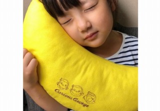 ヴィレヴァン、『おさるのジョージ』のバナナ型「シートベルトクッション」発売