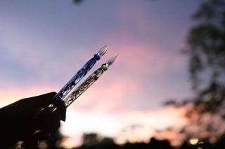 LeveColle、ハンドメイドのガラスペン「六花・月朧」を発売