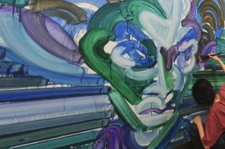 太宰治や夏⽬漱⽯など⽂豪をモチーフとしたポートレイト作品を展⽰する江上越氏の個展「星の時間」