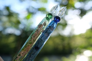 LeveColle、ドライフラワー入りのガラスペン「六花・月朧」をMakuakeで先行販売