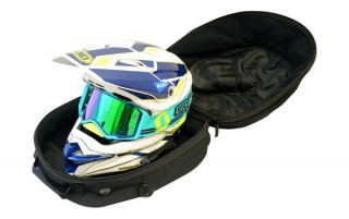 サンコー、収納したままヘルメットを乾かせるファン内蔵のヘルメットバッグを発売
