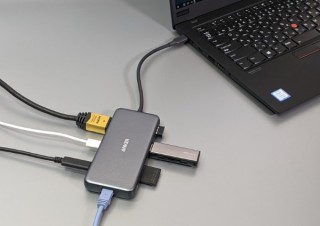 ノートPCのポート不足を一気に解消、8種のインターフェイスを備えたハブ