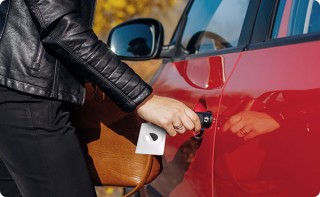 Spigen、カード型でスリムに収納できるAirTagケース「エア・フィット」を発売