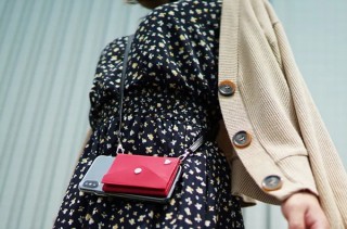 スマホの裏に貼り付けたり単体でも持ち歩けるミニマム財布「and W」発売