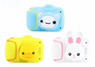 アイキューラボ、アニマルのシリコンレンズカバー付きキッズカメラを発売