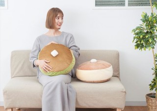 ヴィレヴァン、巨大なパンケーキを表現したおいしそうなクッションを発売