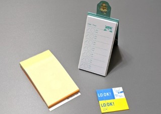 オフィス内のコミュニケーションの円滑化から個人のスケジュール管理まで、3種類のユニークな「付箋」で業務もラクラク！？