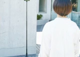 エレコム、最大1.7mまで伸びるスマホや一眼カメラ用の三脚「P-STSRS02LSBK」を発売