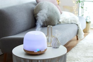 ラドンナ、グラデーションLEDライト付き「アロマディフューザー イルミナ」を発売