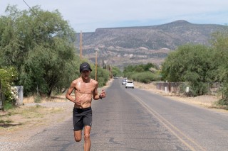 長距離走者の大迫傑氏の努力の日々を撮影した松本昇大氏の写真展「HARDWORK」