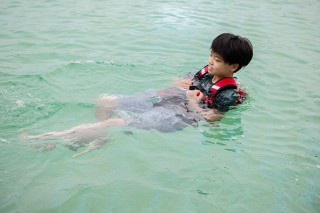 三和商事、水に浮くリュック「ビートキューブ」を発売