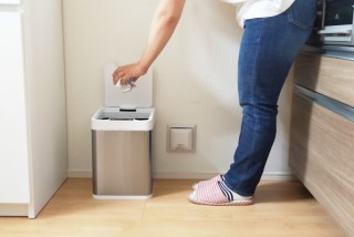 livease、オゾンで除菌消臭できる自動開閉ゴミ箱「オゾーラ」の先行販売を開始