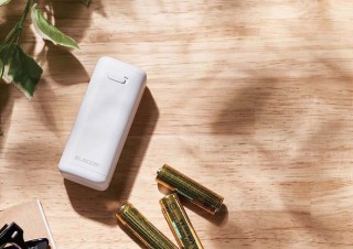 エレコム、単三形乾電池でスマホなどを充電できるモバイルバッテリー2製品を発売