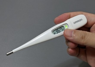 体温は上がり気味？ 下がり気味？ 測定データをスマホに転送しグラフで推移をみられる電子体温計
