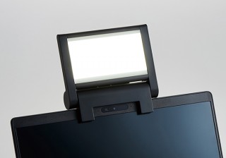 キングジム、ノートパソコンに簡単に取り付けて使える「Web会議用スクエアライト」を発売