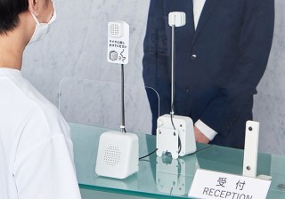 キングジム、飛沫防止パーティション越しでも会話しやすい対話型拡声器「トークスルー」を発売