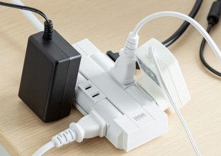 コンセント差込口がくるくる回って被りを避けられる「電源タップ」発売