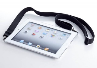 トリニティ、iPad2を肩から提げられるハードカバー「Crystal GABAN Set for iPad 2」