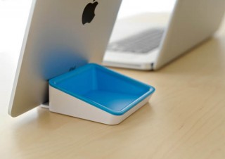 トリニティ、シンプルで機能的なBluelounge DesignのiPadスタンド「Nest」