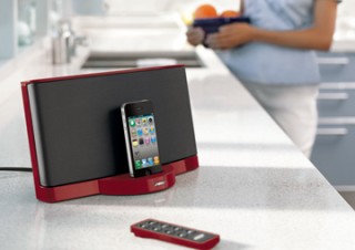 ボーズ、iPod/iPhone用デスクトップスピーカー「SoundDock Series II」の限定色「レッド」を発売へ