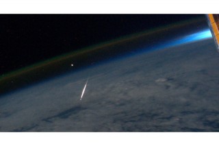 NASAの宇宙飛行士がペルセウス座流星群を宇宙から見下ろして撮った写真をTwitterに投稿