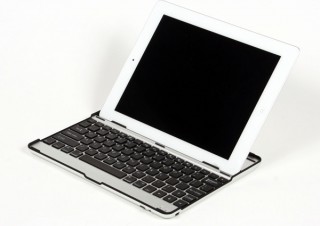 サンコー、Bluetoothキーボード内蔵のiPad2用アルミケースを発売